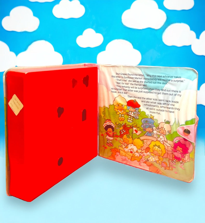 Vintage 1981 Strawberry Shortcake "Strawberry Land" Display Case Folder for Strawberry Shortcake Miniatures!
