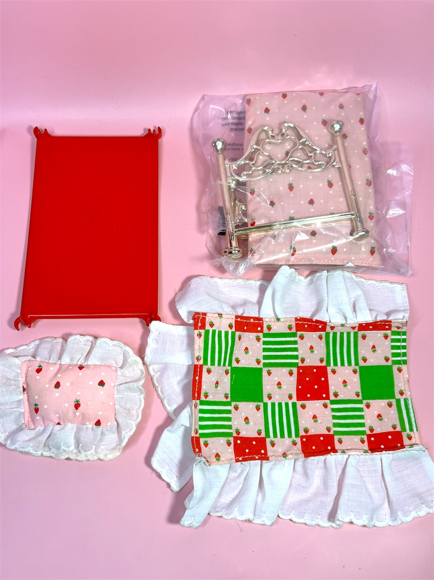 Vintage 1983 Strawberry Shortcake Berry Happy Home Living Room Couch