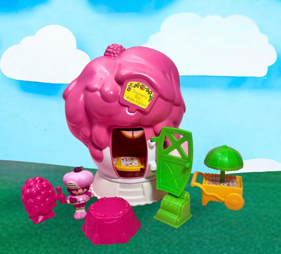 1981 Vintage Strawberry Shortcake "Raspberry Soda Shop” with Raspberry Tart Figurine - Miniature Strawberryland House Complete 1981 Kenner
