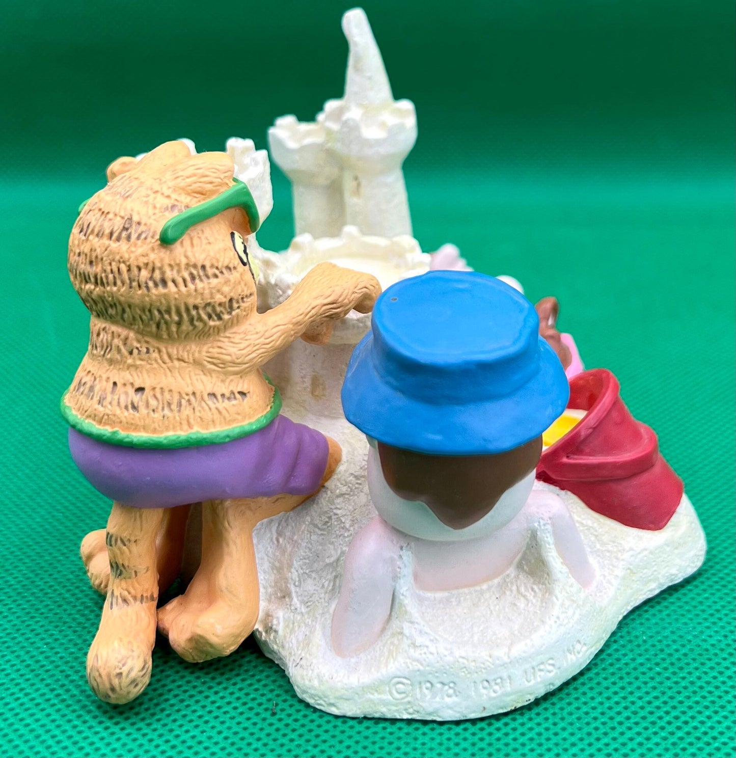 Danbury Mint Garfield “Crowning Achievement” 1994 Figurine. Excellent/Mint condition! - Dolly Magic