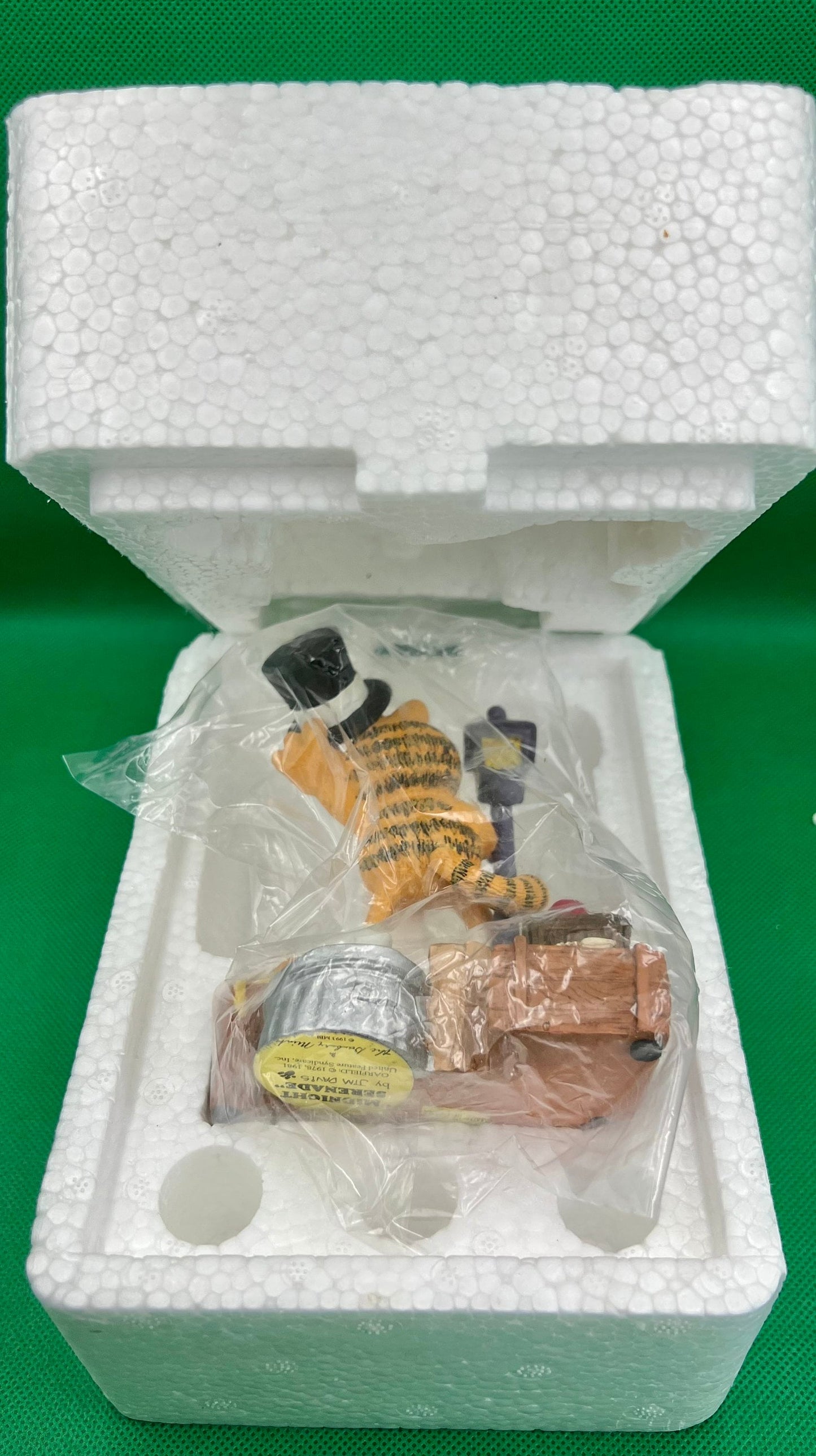 Danbury Mint Garfield “Midnight Serenade” 1993 Figurine. Excellent/Mint condition! - Dolly Magic