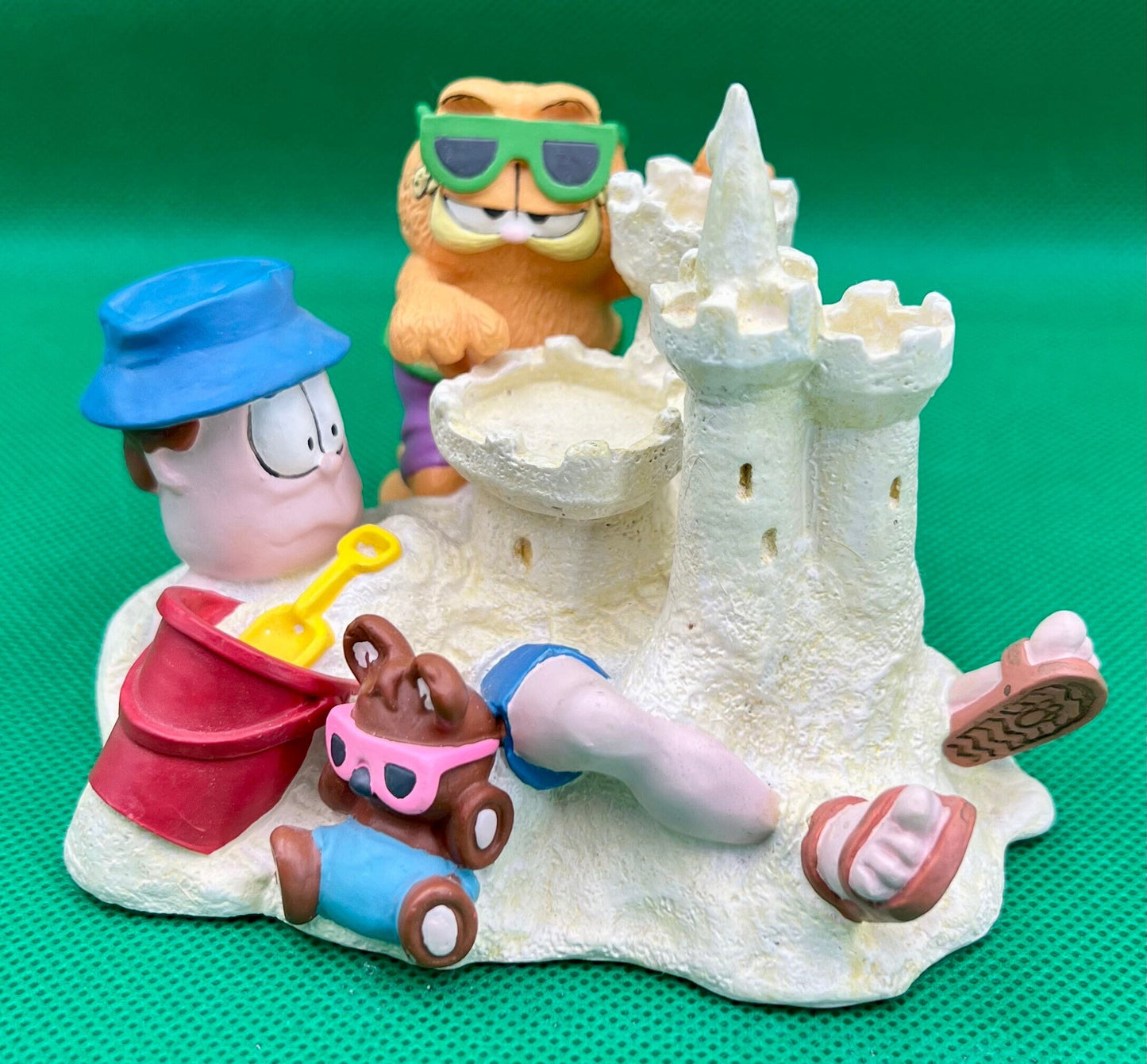 Danbury Mint Garfield “Crowning Achievement” 1994 Figurine. Excellent/Mint condition! - Dolly Magic