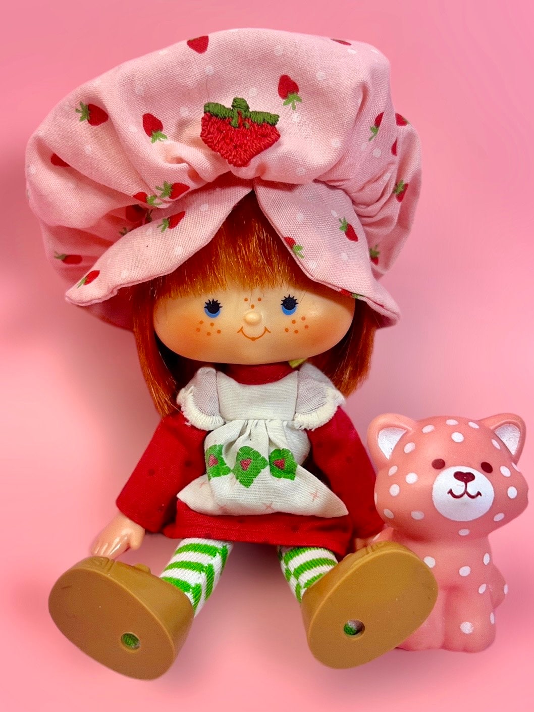 BERRY Pretty in Pink! Vintage Strawberry Shortcake Gift Package with 1979 Original Flat Hands Doll, Custard, 3 outfits & keepsake box! - Dolly Magic