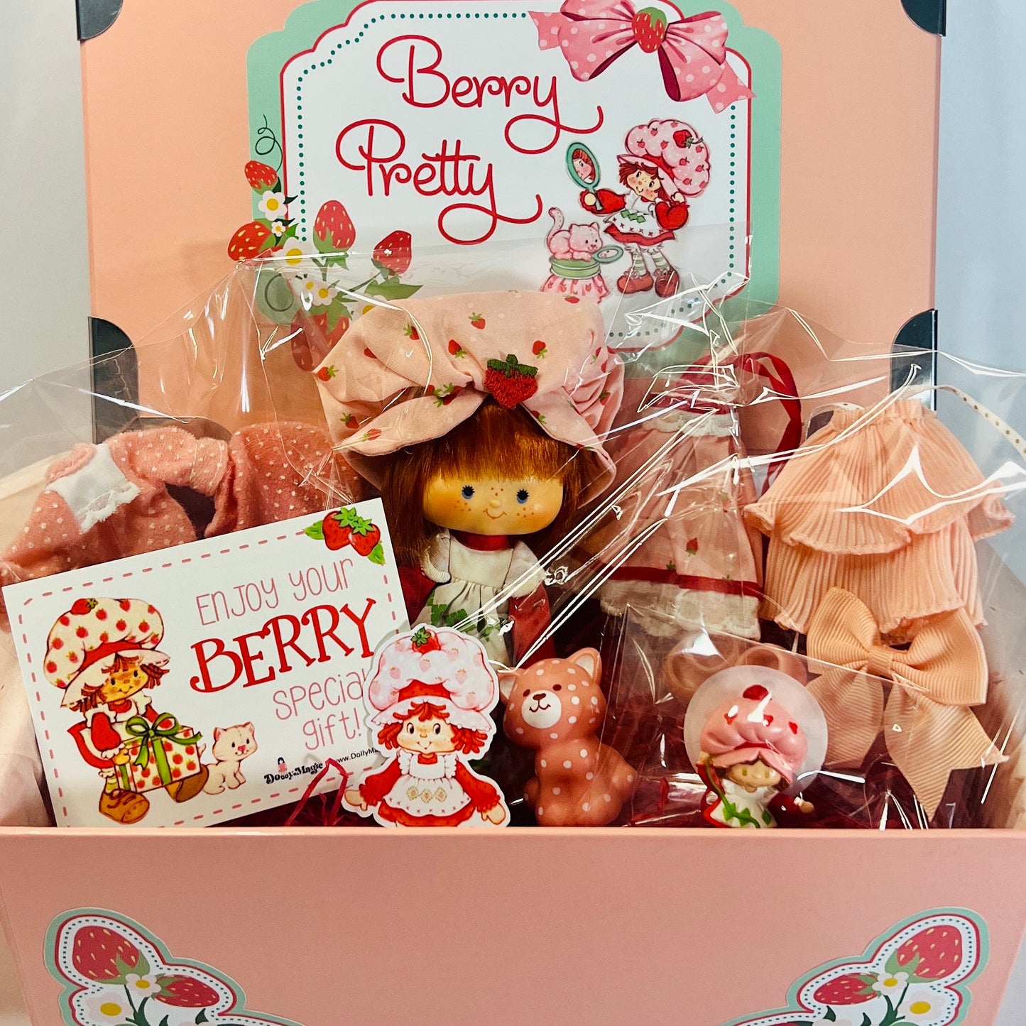 BERRY Pretty in Pink! Vintage Strawberry Shortcake Gift Package with 1979 Original Flat Hands Doll, Custard, 3 outfits & keepsake box! - Dolly Magic