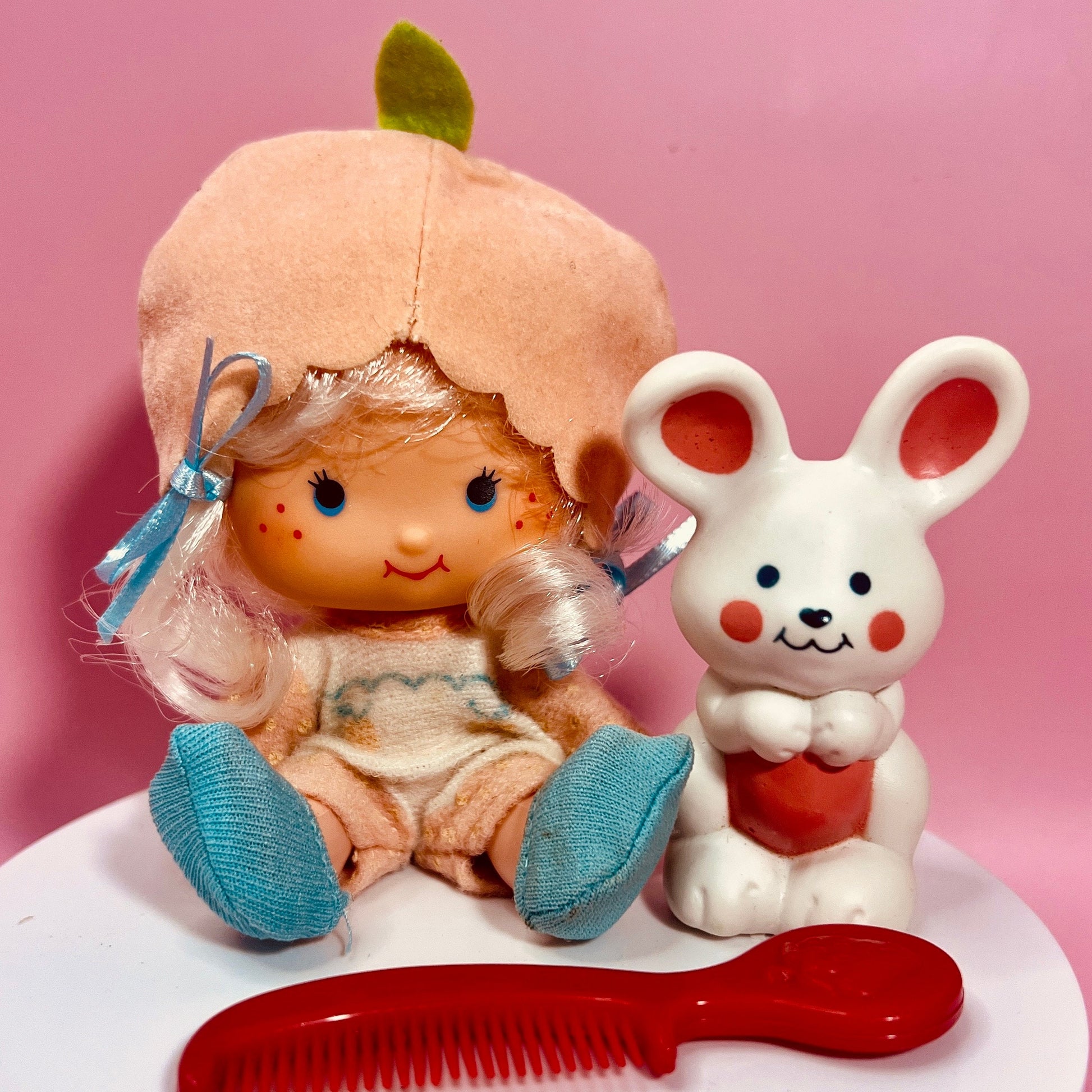 Vintage Apricot Strawberry Shortcake Doll Deluxe Package with Pet Hopsalot, Plus 2 Berry Wear Outfits! Optional SCENT and Gift Wrap! - Dolly Magic