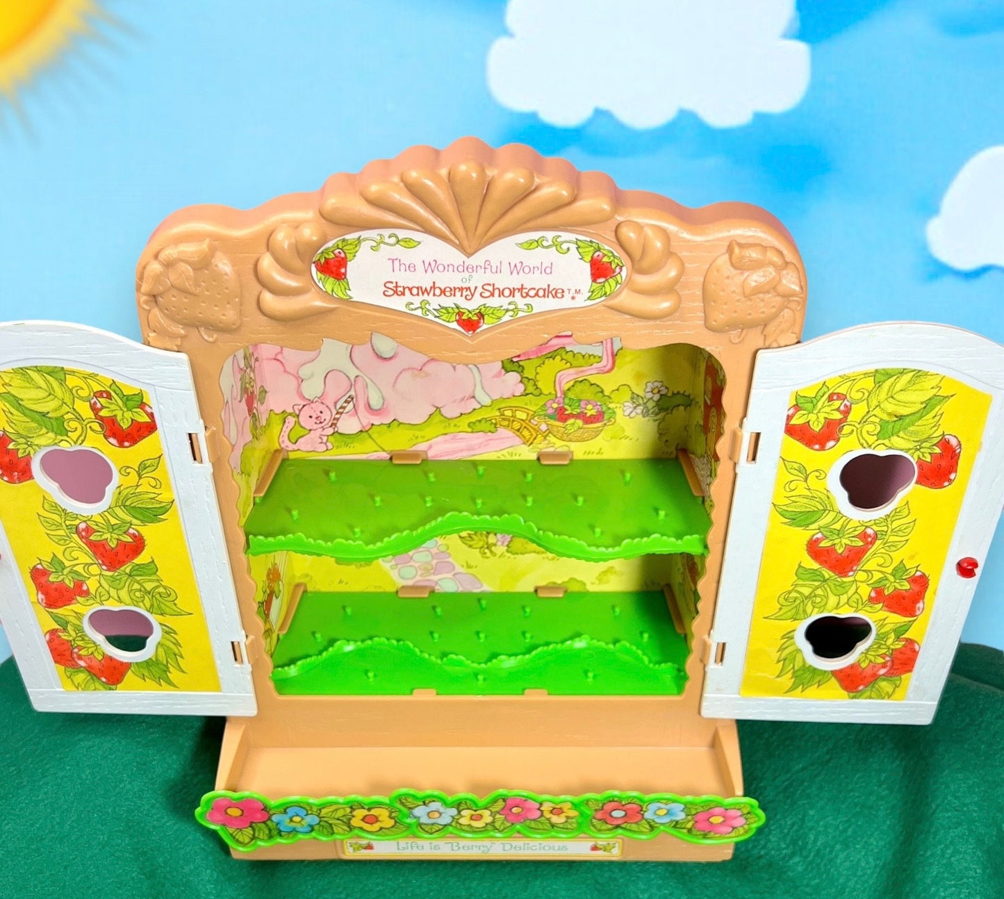 Vintage 1981 Strawberry Shortcake "Strawberry Land" Display Case Cabinet for Strawberry Shortcake Miniatures! Excellent Condition! - Dolly Magic