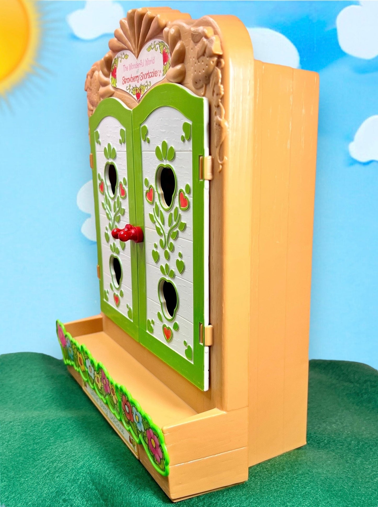 Vintage 1981 Strawberry Shortcake "Strawberry Land" Display Case Cabinet for Strawberry Shortcake Miniatures! Excellent Condition! - Dolly Magic