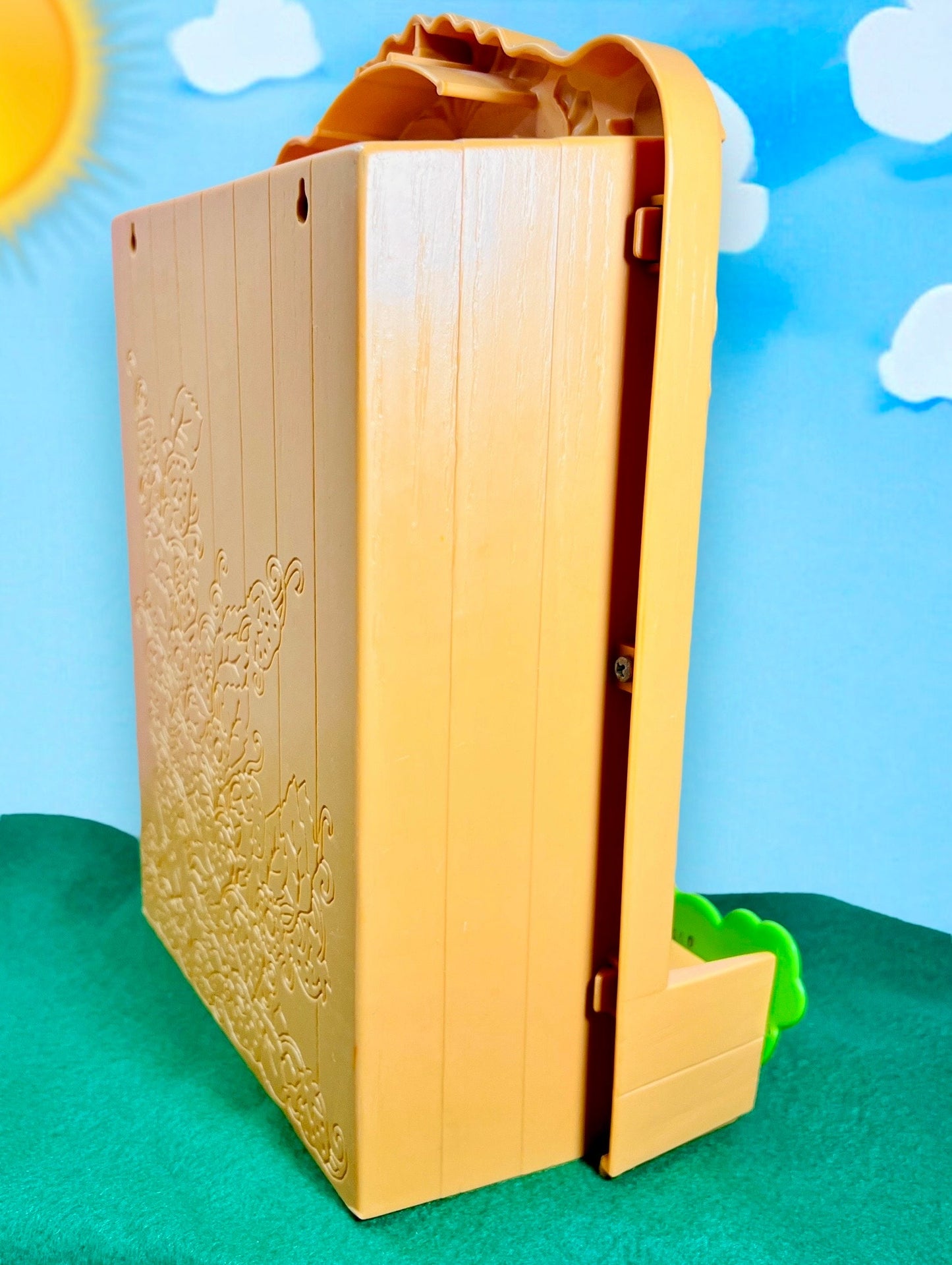 Vintage 1981 Strawberry Shortcake "Strawberry Land" Display Case Cabinet for Strawberry Shortcake Miniatures! Excellent Condition! - Dolly Magic