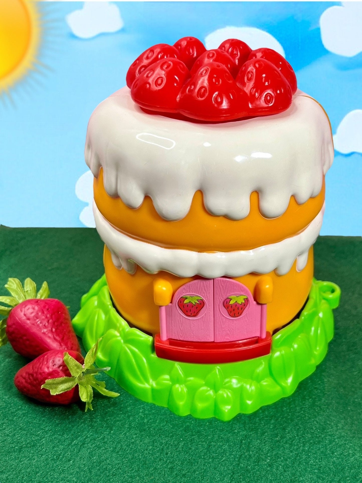 1981 Vintage Strawberry Shortcake Strawberry’s “Shortcake House” Miniature Strawberryland House Complete Made by Kenner - Dolly Magic