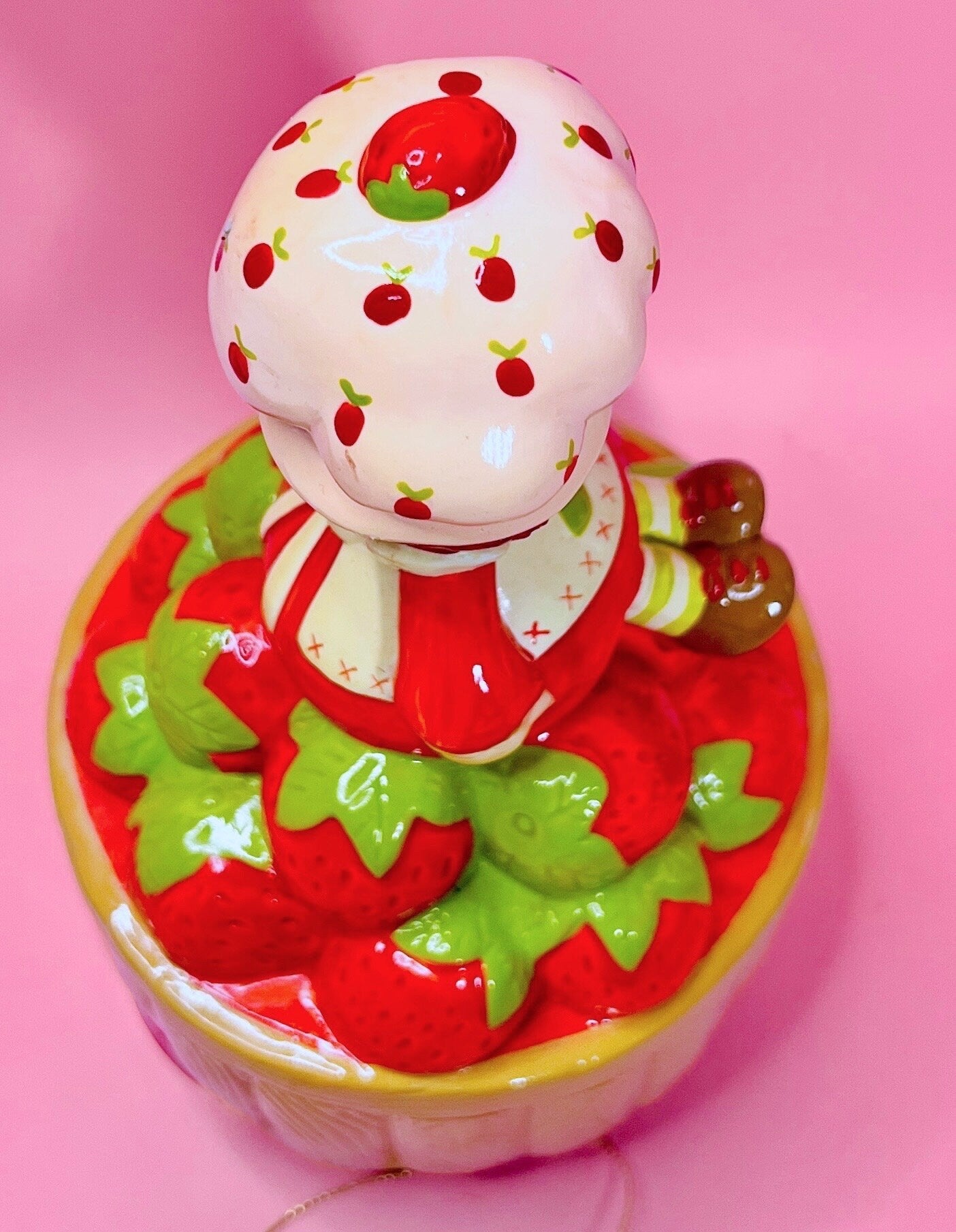 VERY RARE! 1980 Strawberry Shortcake Musical Turning Ceramic Figurine in Excellent Condition with Tag Attached! Perfect Collectors Item! - Dolly Magic
