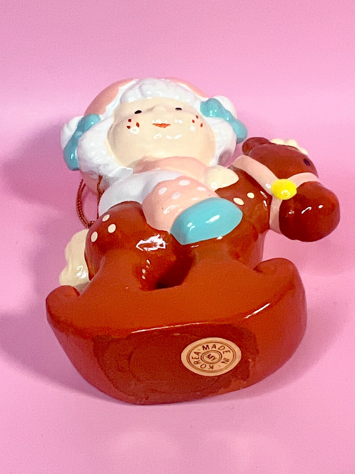 MUY RARO 1982 Vintage Tarta de Fresa Cerámica Adorno navideño: Albaricoque en caballo mecedora