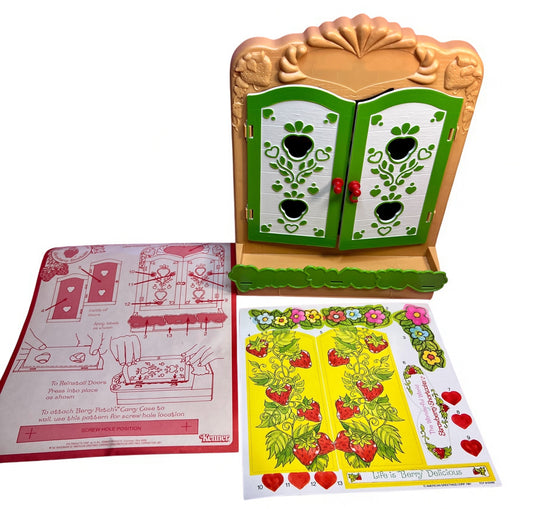 NEW IN BOX Vintage 1980s Strawberry Shortcake Miniature Figurine Display Carry Case UNUSED!