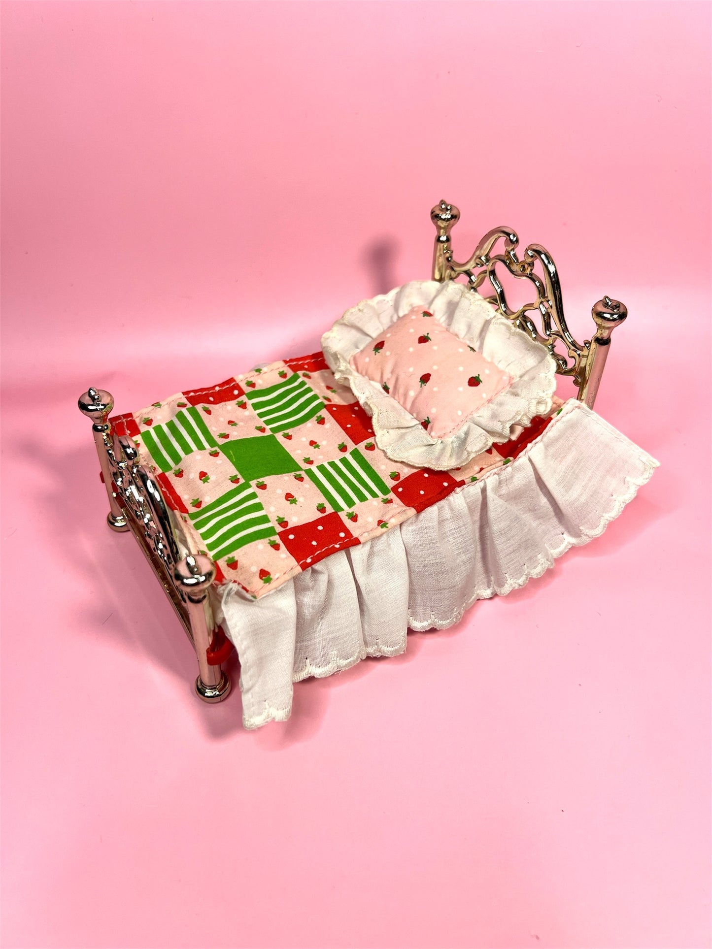 Vintage 1983 Strawberry Shortcake Berry Happy Home Living Room Couch