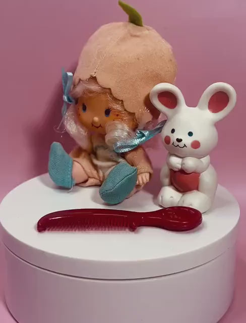 Vintage Apricot Strawberry Shortcake Doll Deluxe Package with Pet Hopsalot, Plus 2 Berry Wear Outfits! Optional SCENT and Gift Wrap!