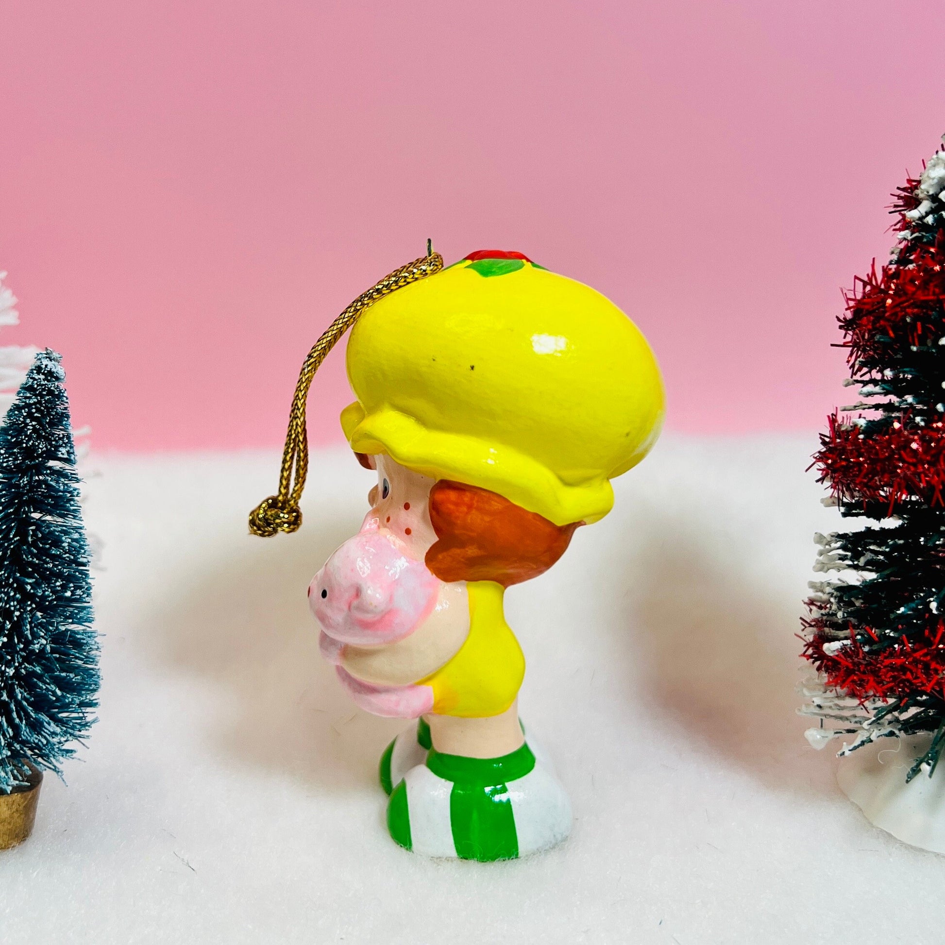 1982 Vintage Strawberry Shortcake Ceramic Christmas Ornament: Apple Dumpling & Custard the Cat - Dolly Magic