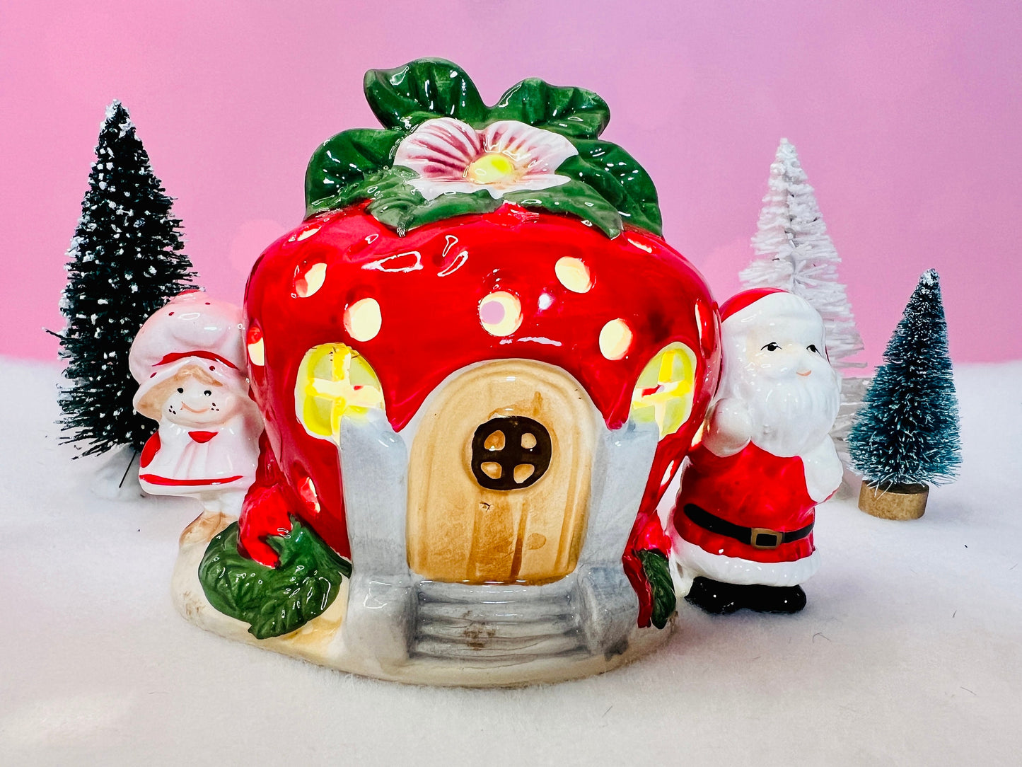 Vintage 1980 "Santa Visits Strawberry Shortcake" Christmas Twinkling Light Up Ceramic Berry House with Original Box - Dolly Magic