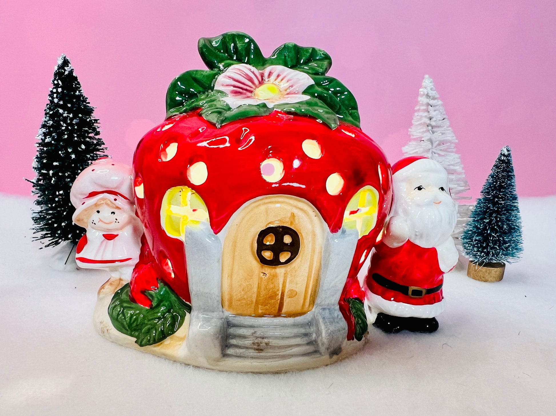 Vintage 1980 "Santa Visits Strawberry Shortcake" Christmas Twinkling Light Up Ceramic Berry House with Original Box - Dolly Magic