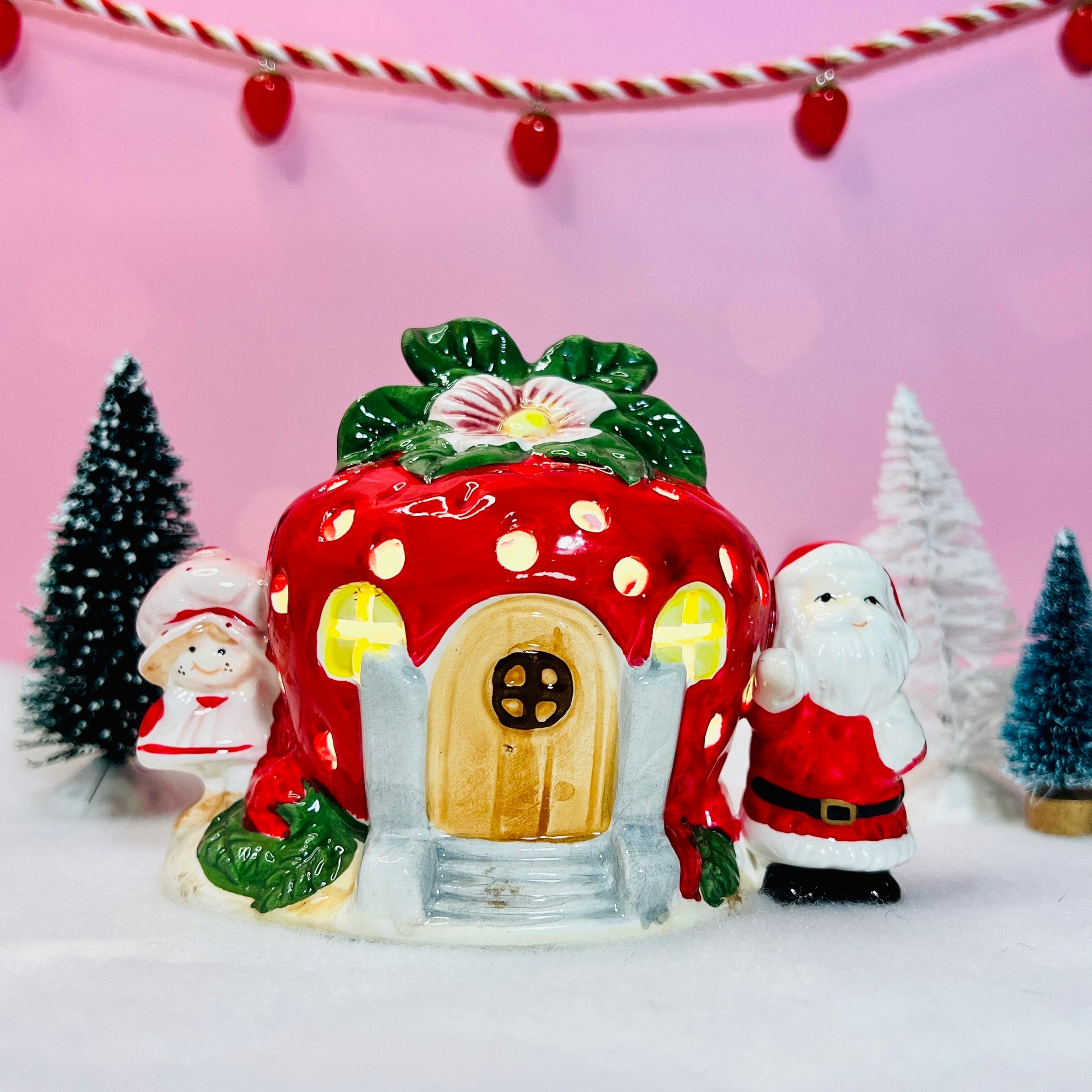 Vintage 1980 "Santa Visits Strawberry Shortcake" Christmas Twinkling Light Up Ceramic Berry House with Original Box - Dolly Magic