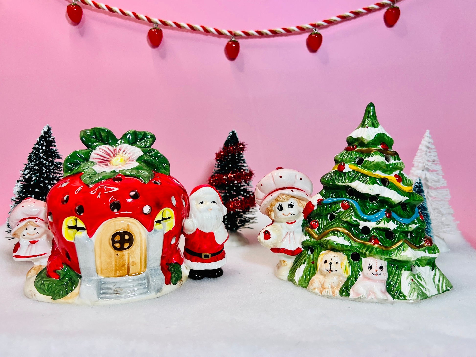 Vintage 1980 Christmas Twinkling Light Up "Santa Visits Strawberry Shortcake" Ceramic Decoration with Original Box - Dolly Magic