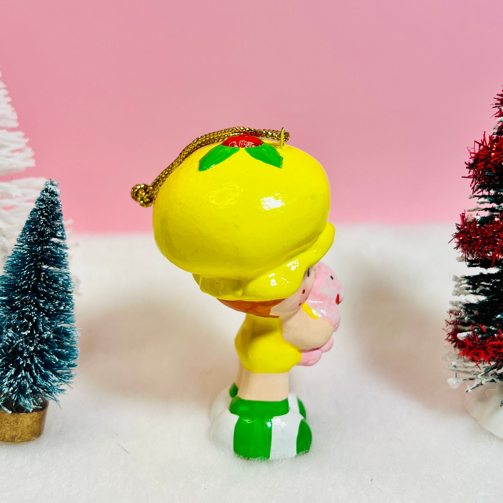 1982 Vintage Strawberry Shortcake Ceramic Christmas Ornament: Apple Dumpling & Custard the Cat - Dolly Magic