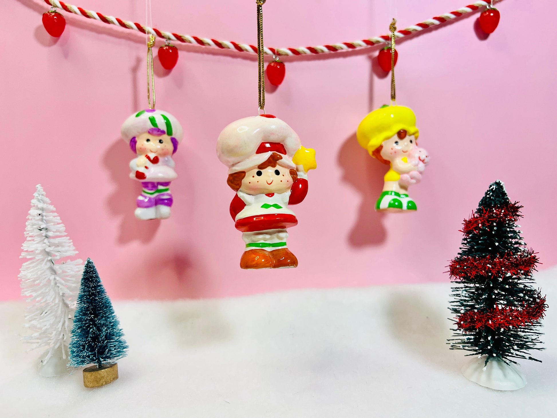 1982 Vintage Strawberry Shortcake Ceramic Christmas Ornament: Apple Dumpling & Custard the Cat - Dolly Magic