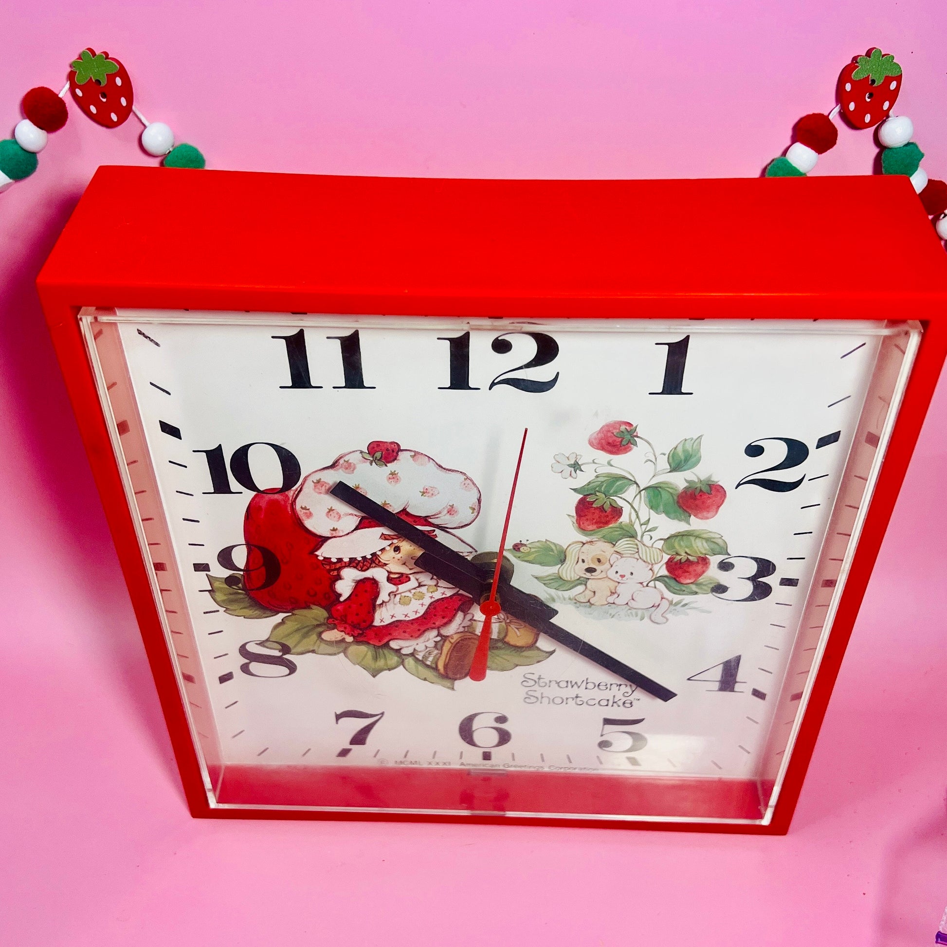Vintage 1981 Strawberry Shortcake Wall Clock - Dolly Magic