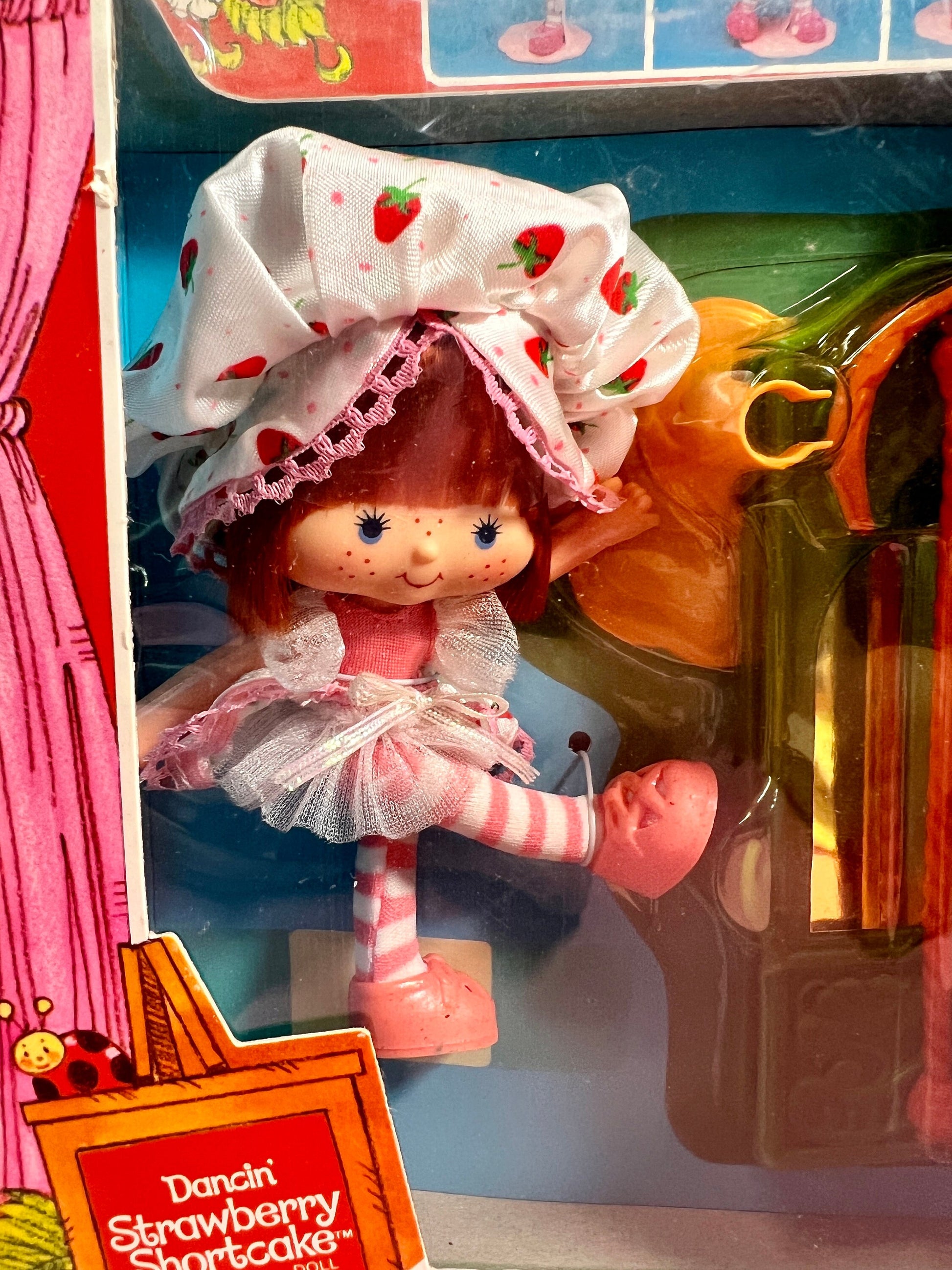 SEALED in Box 1983 Dancin' Strawberry Shortcake Complete with all Accessories - Dolly Magic