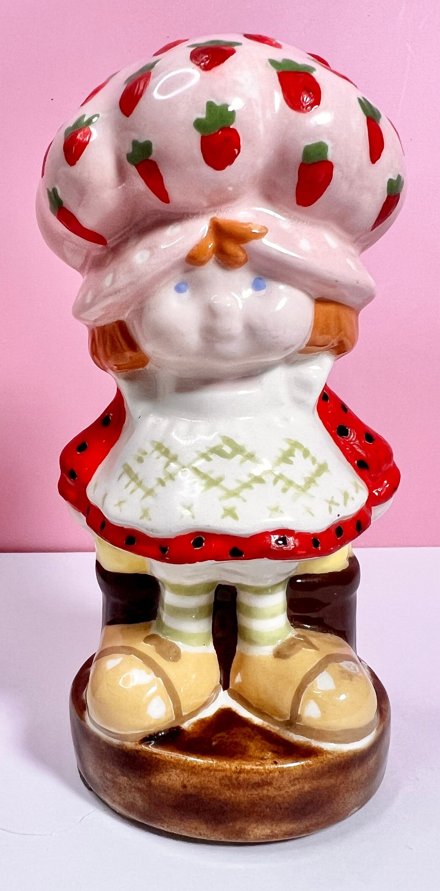 Vintage Glazed Ceramic Strawberry Shortcake Figurine - READ and SEE Pictures. Vintage 1980s Hand Painted Collectible Strawberry Shortcake - Dolly Magic