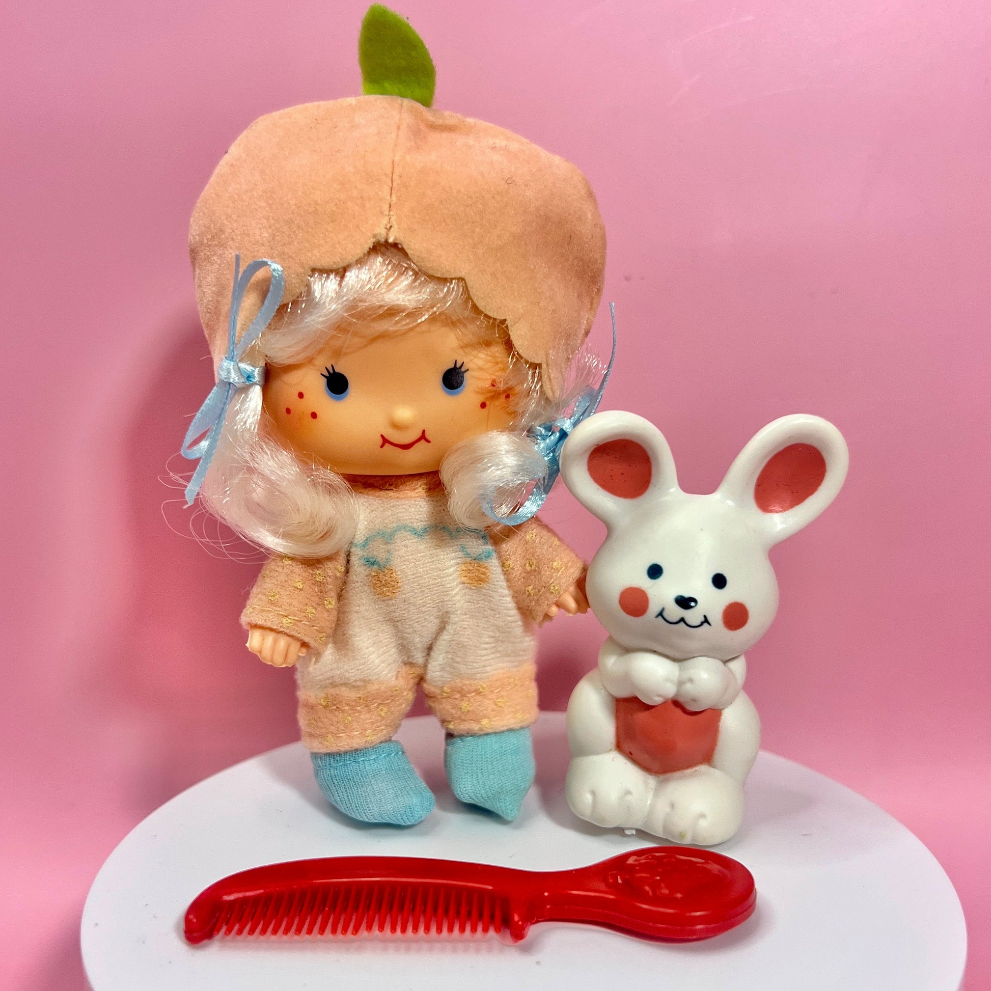 Vintage Apricot Strawberry Shortcake Doll Deluxe Package with Pet Hopsalot, Plus 2 Berry Wear Outfits! Optional SCENT and Gift Wrap! - Dolly Magic