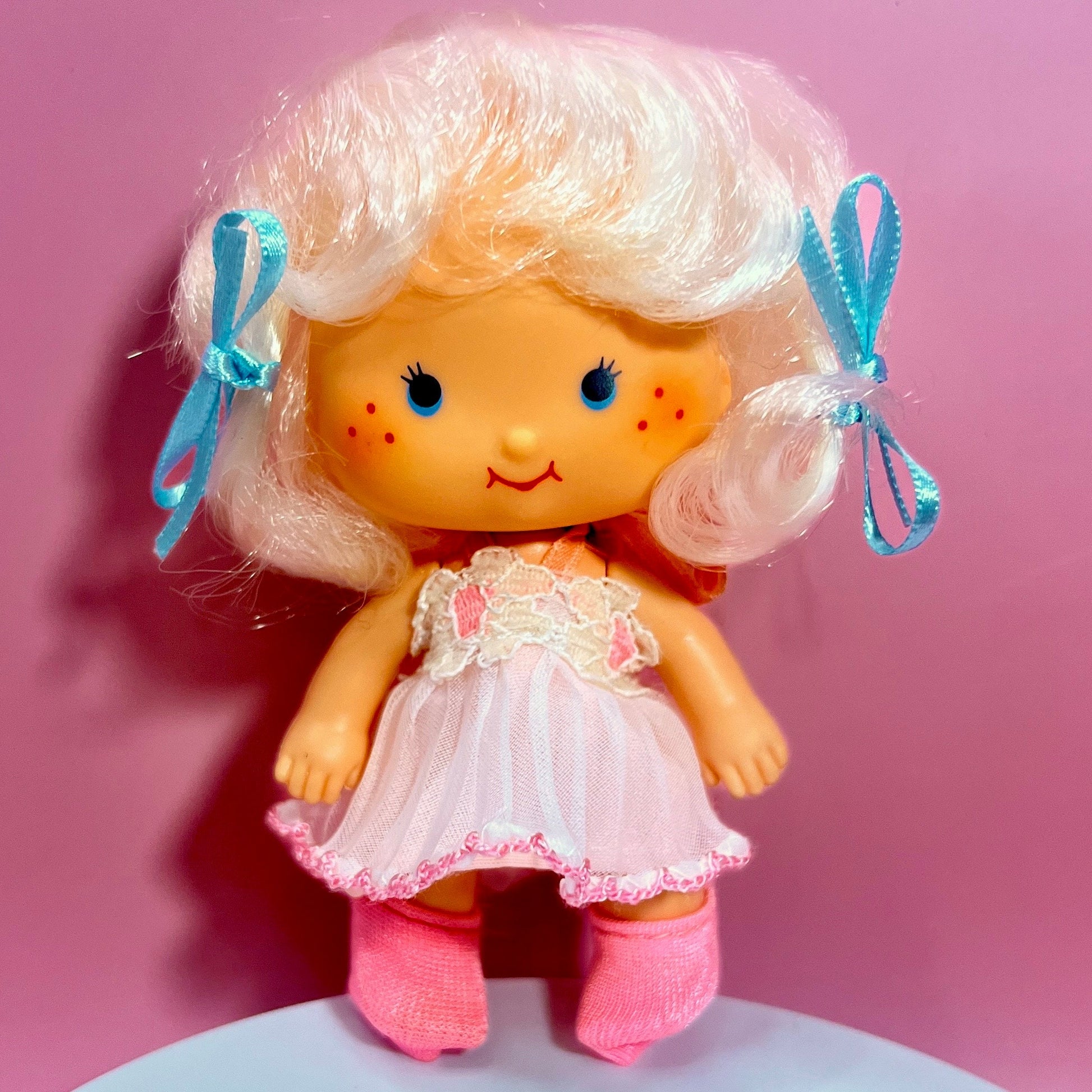 Vintage Apricot Strawberry Shortcake Doll Deluxe Package with Pet Hopsalot, Plus 2 Berry Wear Outfits! Optional SCENT and Gift Wrap! - Dolly Magic