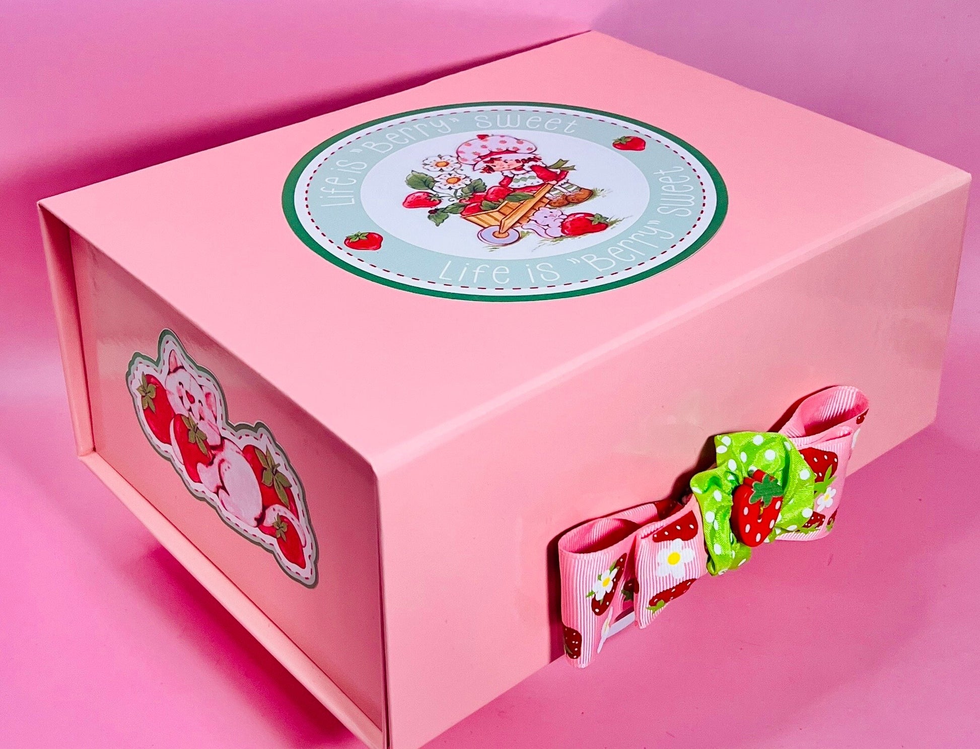 Vintage Strawberry Shortcake Gift Package! 1st Release 1979 Strawberry Shortcake Doll, Custard, 5 Outfits, Pin, Mini figure & keepsake box! - Dolly Magic