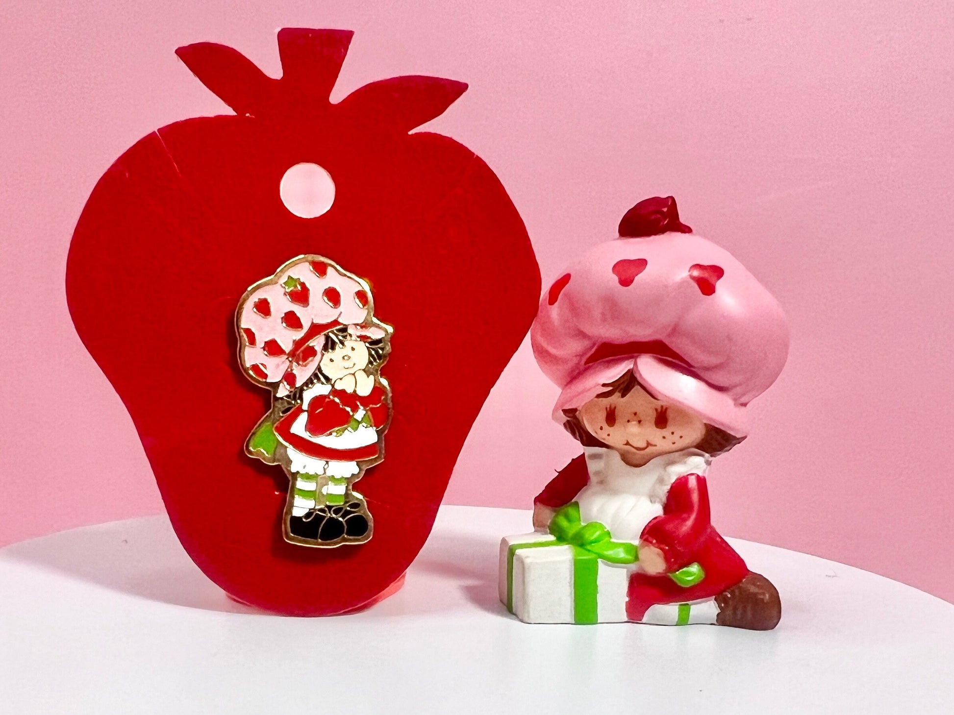 Vintage Strawberry Shortcake Gift Package! 1st Release 1979 Strawberry Shortcake Doll, Custard, 5 Outfits, Pin, Mini figure & keepsake box! - Dolly Magic