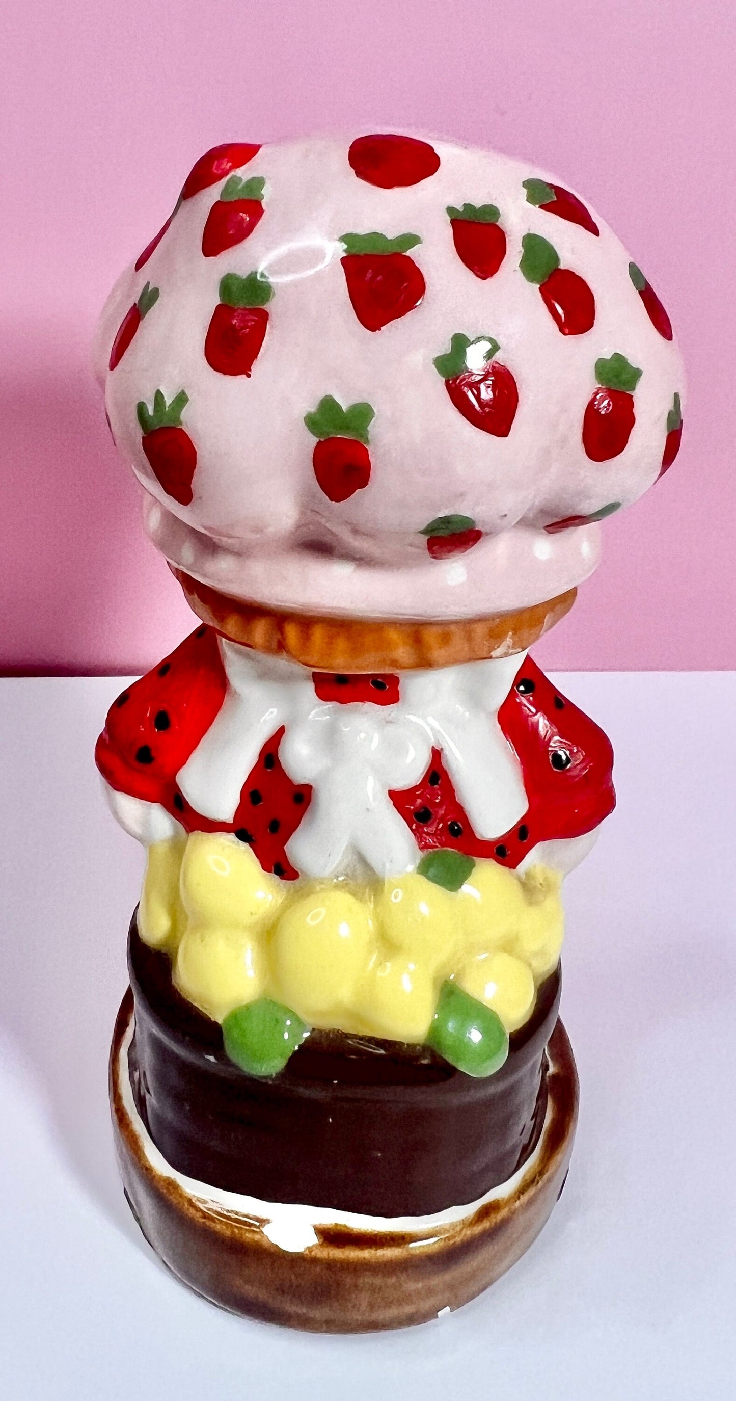 Vintage Glazed Ceramic Strawberry Shortcake Figurine - READ and SEE Pictures. Vintage 1980s Hand Painted Collectible Strawberry Shortcake - Dolly Magic