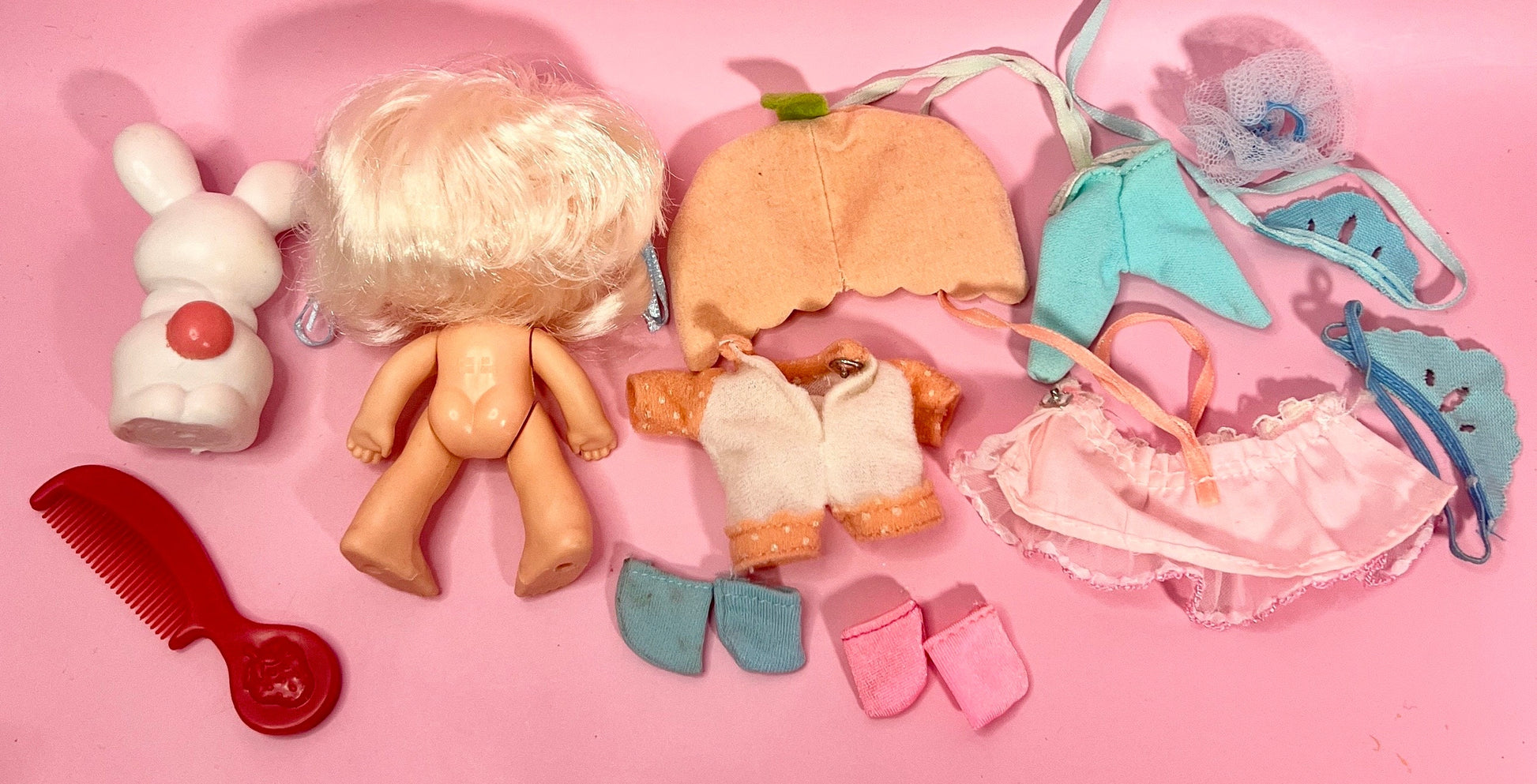 Vintage Apricot Strawberry Shortcake Doll Deluxe Package with Pet Hopsalot, Plus 2 Berry Wear Outfits! Optional SCENT and Gift Wrap! - Dolly Magic